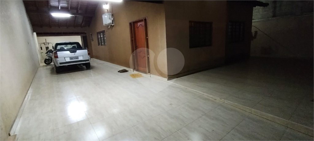 Casa à venda com 3 quartos, sendo 1 suíte, no Centro, Paranaíba, MS
