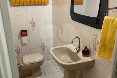 Sobrado à venda com 4 quartos, sendo 1 suíte, em Vila Antonieta, São Paulo, SP
