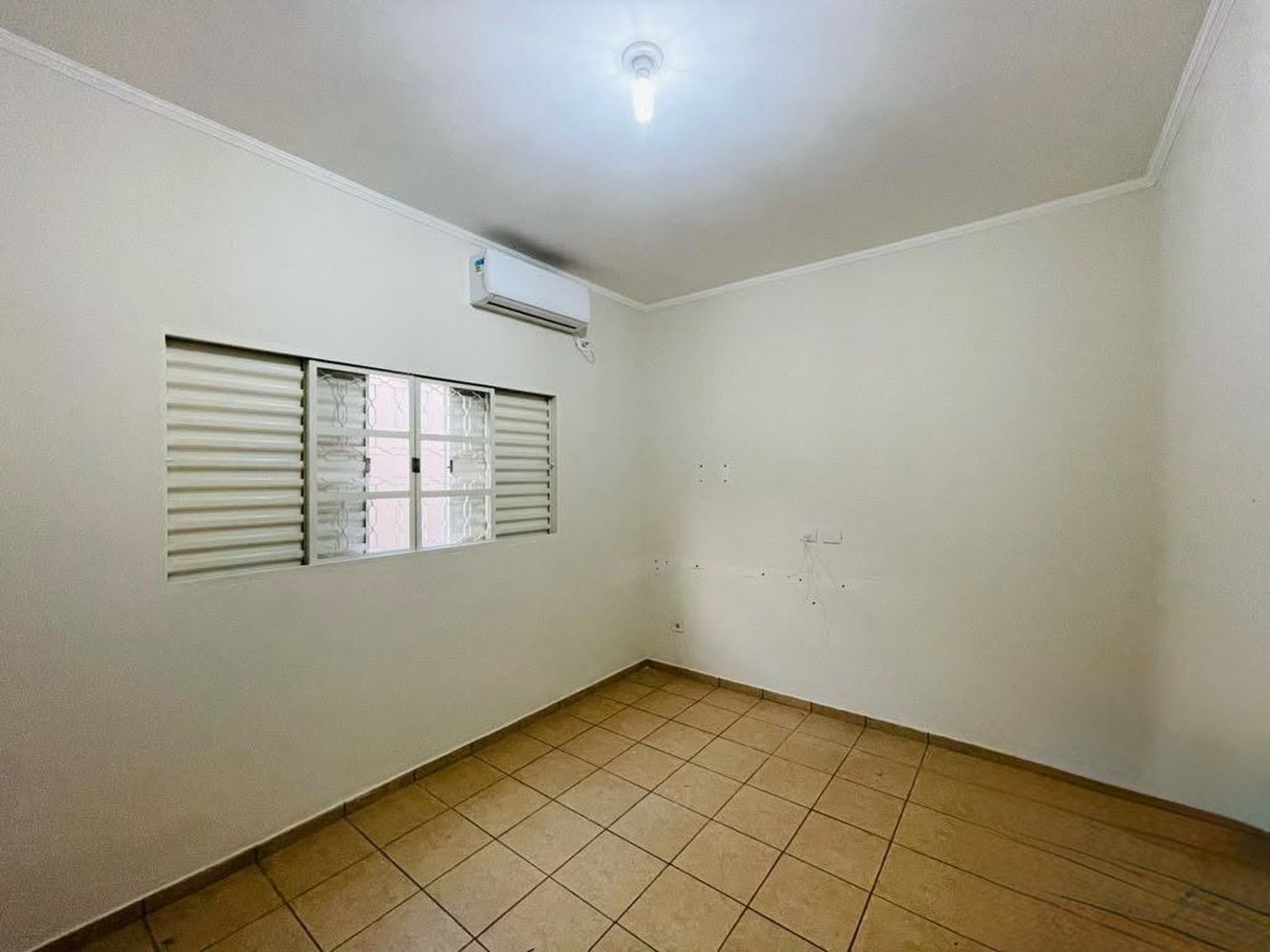 Casa para alugar com 3 quartos, sendo 1 suíte, em Colinos, Três Lagoas, MS