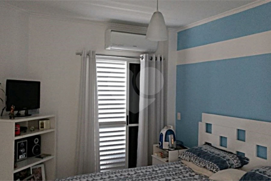 Casa à venda com 3 quartos, sendo 1 suíte, no condomínio Residencial Água Fria, São Paulo - SP