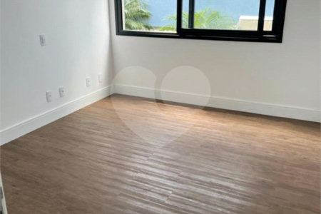 Casa à venda com 4 quartos, sendo 2 suítes, no condomínio Swiss Park, São Bernardo do Campo - SP