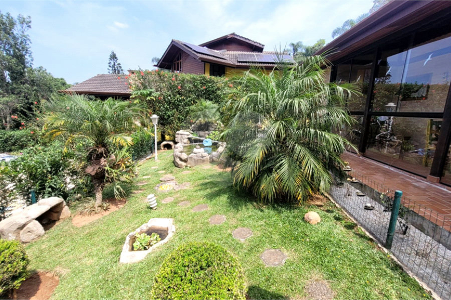 Casa à venda com 3 quartos, sendo 1 suíte, no condomínio Associação Reserva das Hortênsias, Mairiporã - SP