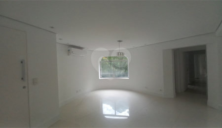 Apartamento à venda com 3 quartos, sendo 1 suíte,  em Vila Andrade, São Paulo, SP