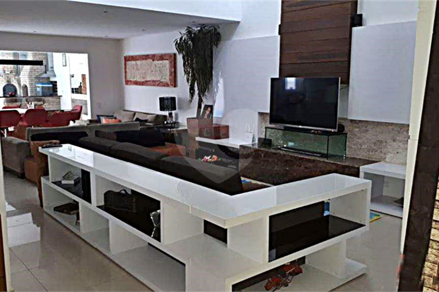 Casa à venda com 4 quartos, sendo 2 suítes, no condomínio Cond Residencial Villagio da Serra, São Paulo - SP