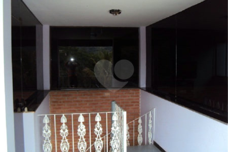 Sobrado à venda com 4 quartos, sendo 2 suítes,  em Recreio Maristela, Atibaia, SP