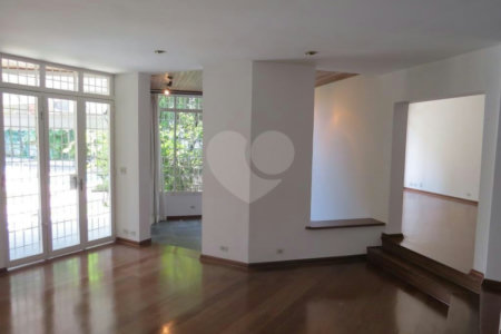Casa de Vila à venda com 4 suítes em Morumbi, São Paulo, SP