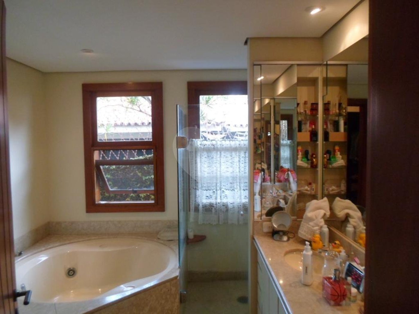 Sobrado à venda com 5 quartos, sendo 3 suítes, em Fazenda Morumbi, São Paulo, SP