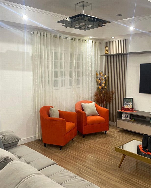 Casa à venda com 3 suítes em Vila Oceania, Poá, SP