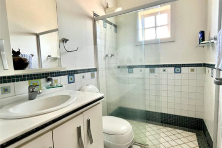 Casa à venda com 5 quartos, sendo 3 suítes, no condomínio Santa Teresa 1, Vinhedo - SP