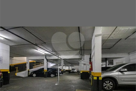 Apartamento à venda com 3 quartos, sendo 1 suíte,  em Aclimação, São Paulo, SP