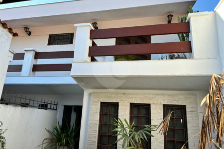 Casa à venda com 4 quartos, sendo 3 suítes, em Chácara Monte Alegre, São Paulo, SP