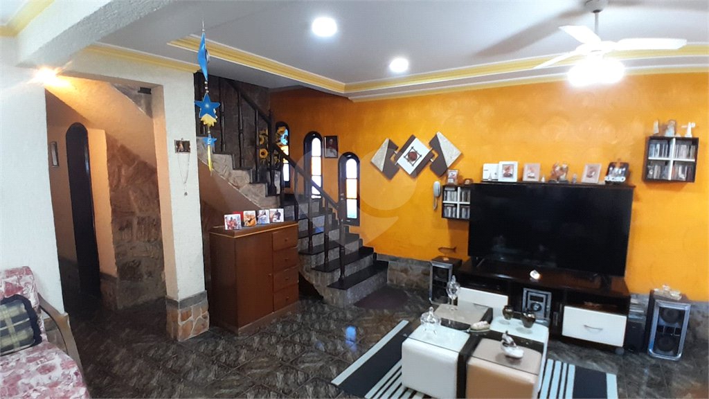 Casa à venda com 4 quartos, sendo 1 suíte, em Bangu, Rio de Janeiro, RJ