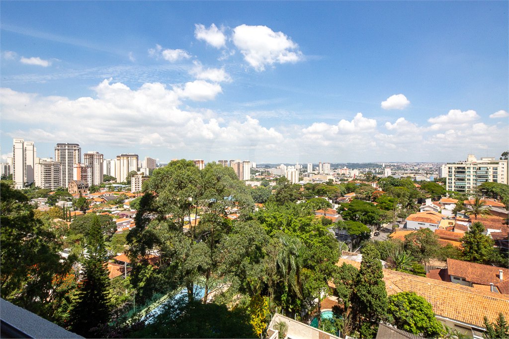 Apartamento à venda com 3 quartos, sendo 2 suítes,  em Alto da Boa Vista, São Paulo, SP