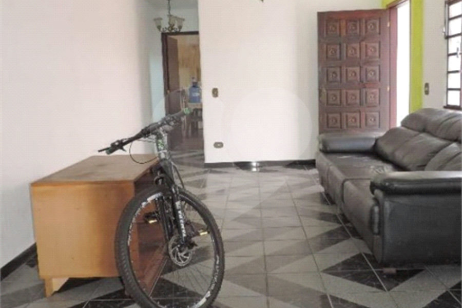 Sobrado à venda com 4 quartos em Vila Ipojuca, São Paulo, SP