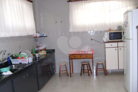 Casa à venda ou para alugar com 4 quartos, sendo 2 suítes,  no Centro, Vinhedo, SP
