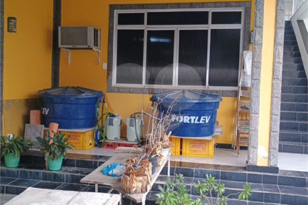 Casa à venda com 5 quartos, sendo 1 suíte, em Bangu, Rio de Janeiro, RJ