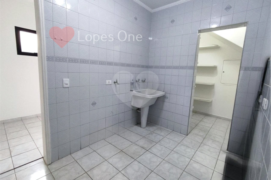 Casa à venda com 3 quartos, sendo 2 suítes, no condomínio Filipe de Vitry, São Paulo - SP