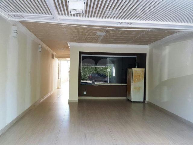 Sobrado à venda com 4 quartos, sendo 2 suítes,  em Parque Maria Domitila, São Paulo, SP