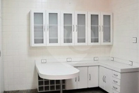 Sobrado à venda com 4 quartos, sendo 2 suítes,  em Campo Belo, São Paulo, SP