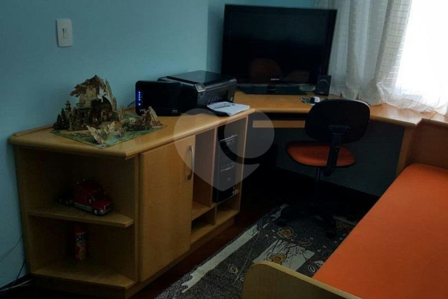 Casa à venda com 3 suítes no condomínio Village, São Paulo - SP