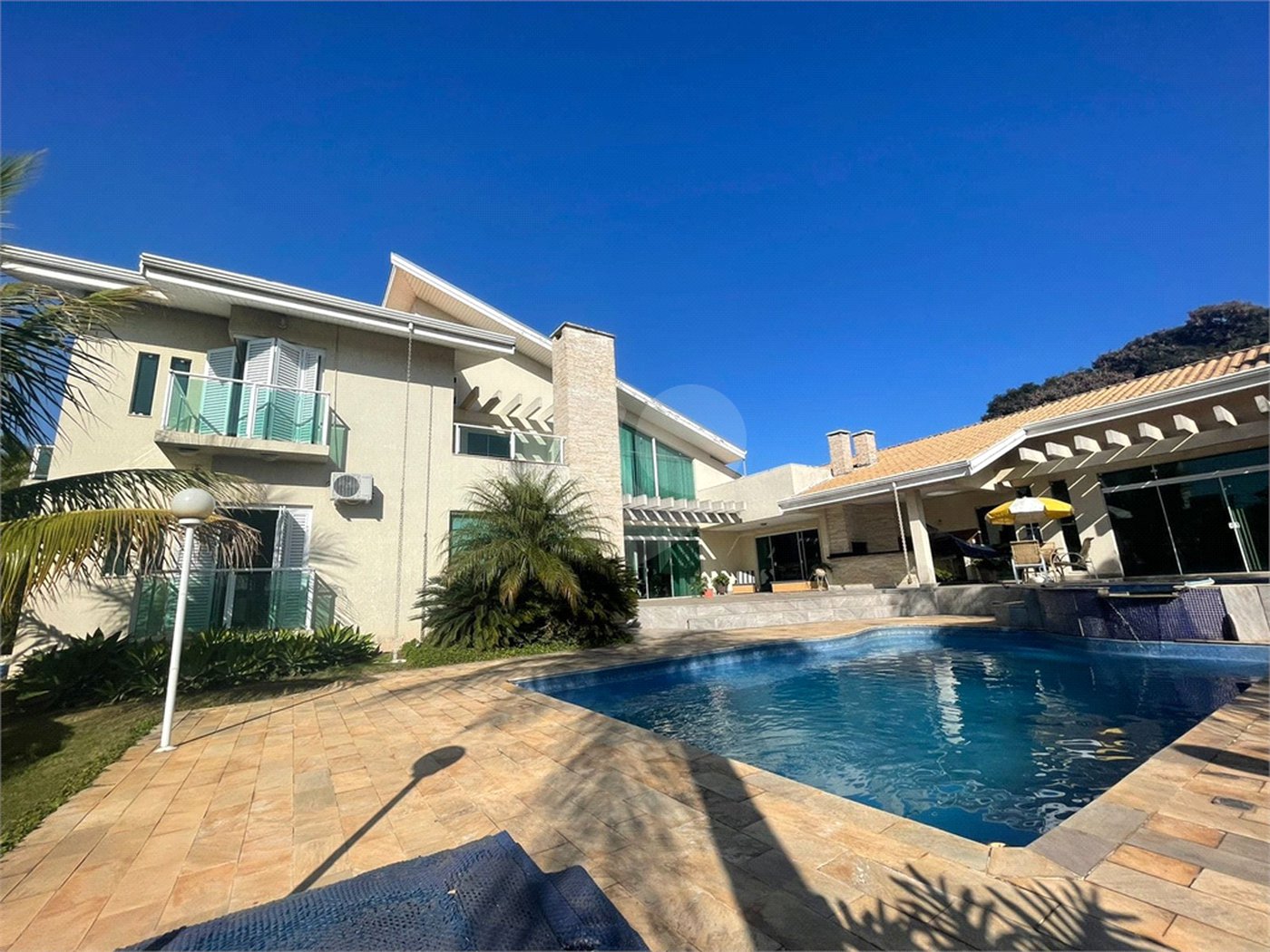 Casa à venda com 4 suítes no condomínio Haras Paineiras, Salto - SP