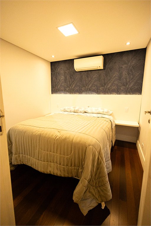 Apartamento à venda com 5 quartos, sendo 4 suítes,  em Parque Reboucas, São Paulo, SP