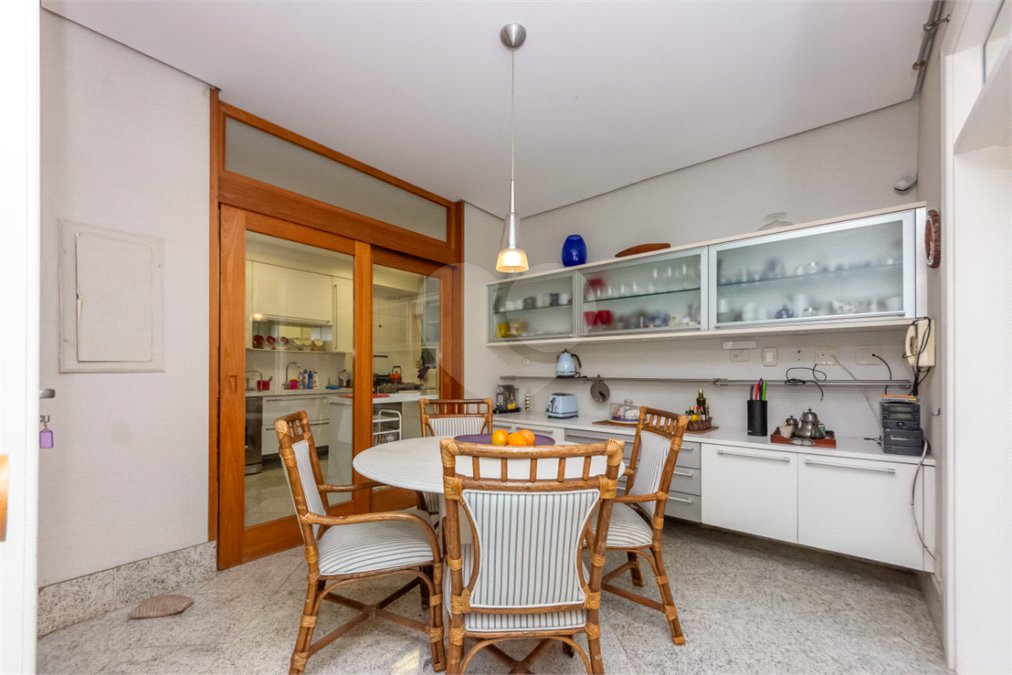 Casa de Vila à venda com 4 quartos, sendo 2 suítes, em Alto da Boa Vista, São Paulo, SP