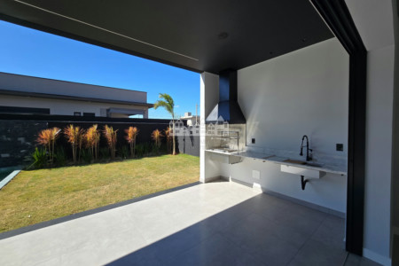 Casa à venda com 3 suítes no condomínio Vista da Serra, Atibaia - SP