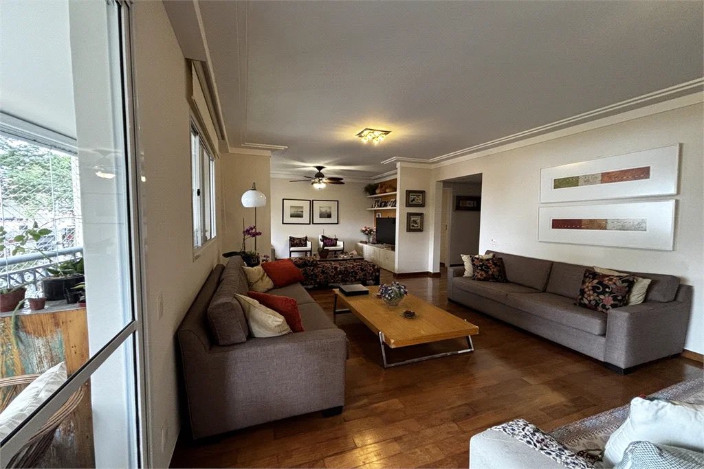 Apartamento para alugar com 3 suítes em Vila Romana, São Paulo, SP