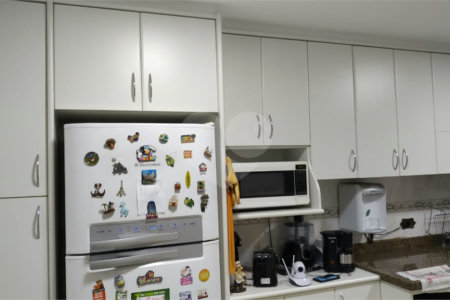 Sobrado à venda com 3 quartos, sendo 1 suíte, em Bosque da Saúde, São Paulo, SP