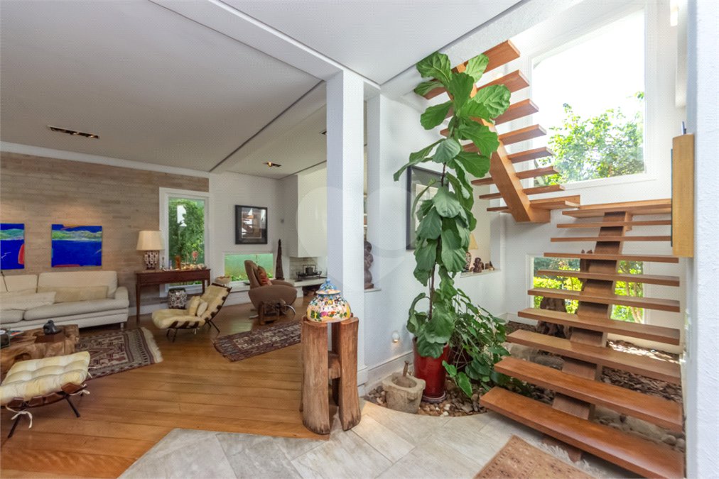 Casa de Vila à venda com 4 quartos, sendo 2 suítes, em Alto da Boa Vista, São Paulo, SP
