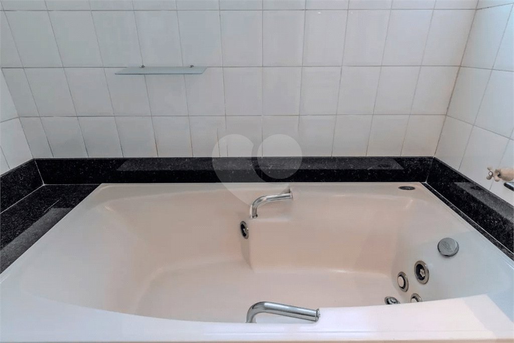 Apartamento à venda com 4 quartos, sendo 2 suítes, em Paraíso do Morumbi, São Paulo, SP