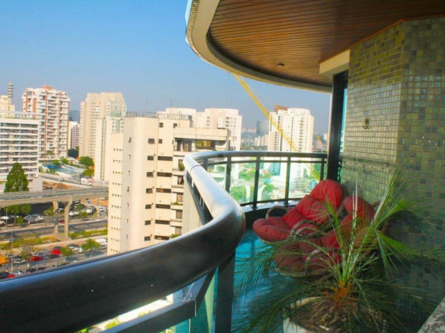 Apartamento à venda com 4 quartos, sendo 2 suítes,  em Campo Belo, São Paulo, SP