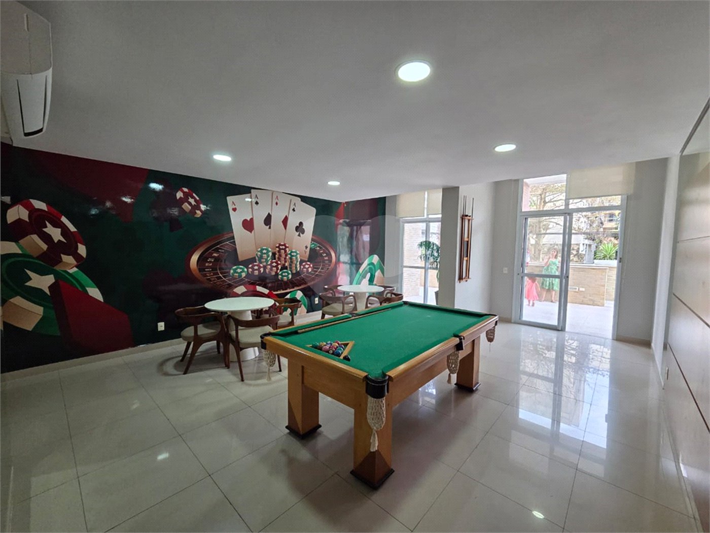 Apartamento à venda com 4 quartos, sendo 2 suítes, em Enseada, Guarujá, SP