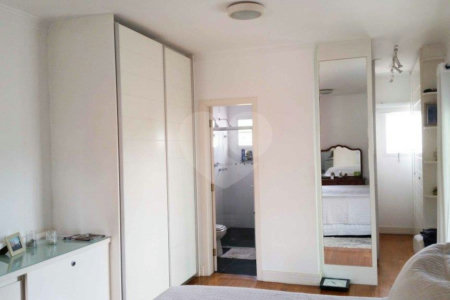 Casa à venda com 4 suítes em Granja Julieta, São Paulo, SP