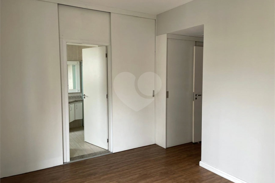Apartamento à venda com 3 suítes em Campo Belo, São Paulo, SP