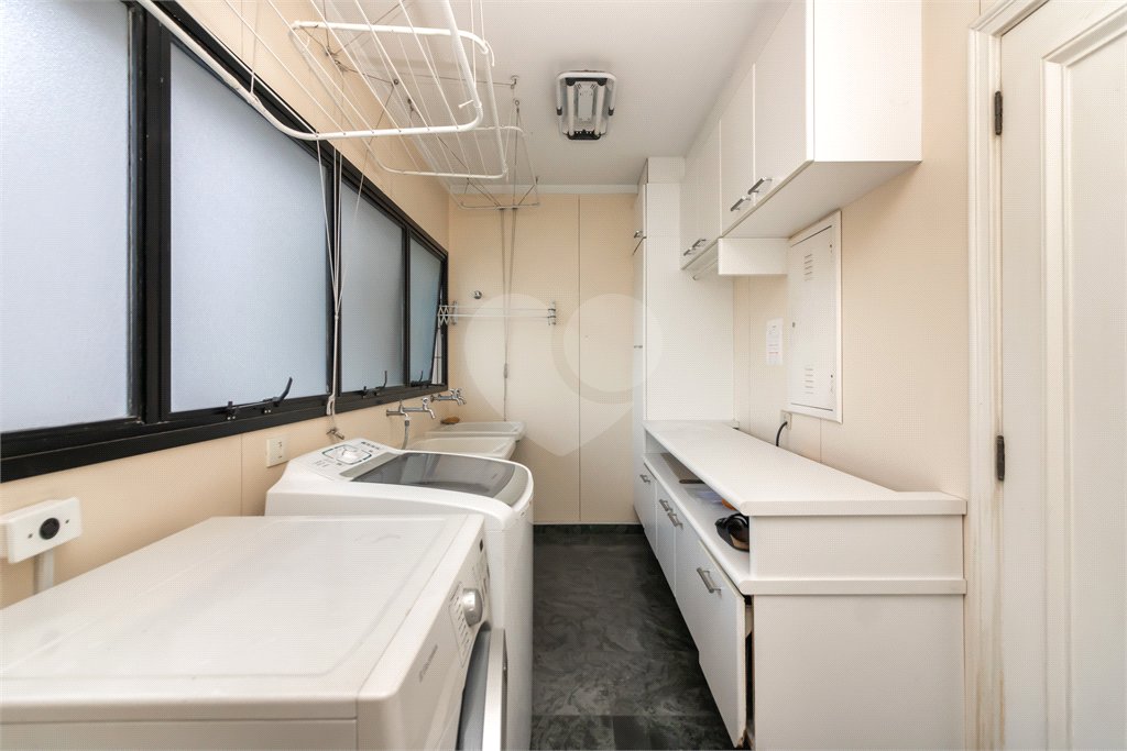 Apartamento à venda com 4 quartos, sendo 3 suítes, em Higienópolis, São Paulo, SP