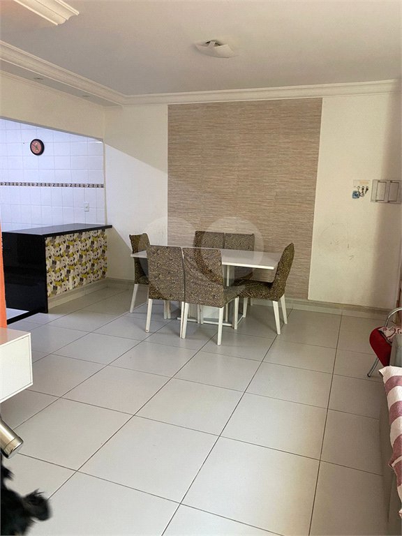 Casa à venda com 3 quartos, sendo 2 suítes, no condomínio Ibarra, São Paulo - SP