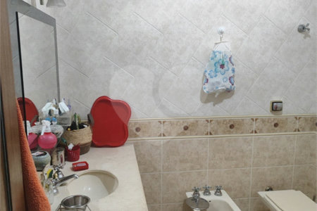 Casa à venda com 4 quartos, sendo 2 suítes, no condomínio Chácara das Rosas, São Paulo - SP