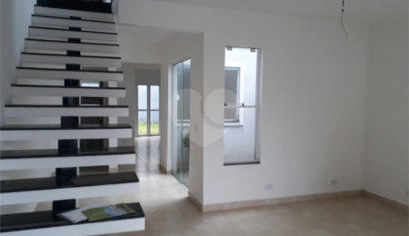 Sobrado à venda com 3 quartos, sendo 1 suíte,  em Tremembé, São Paulo, SP