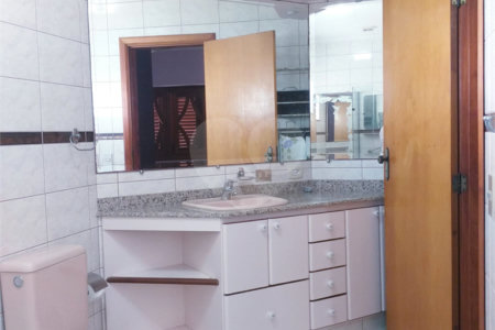 Casa à venda com 4 quartos, sendo 3 suítes, no condomínio Arujá 5, Arujá - SP