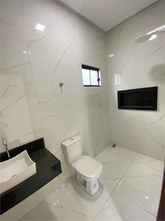 Casa à venda com 3 quartos, sendo 1 suíte,  em Jardim Iracema, Balsas, MA
