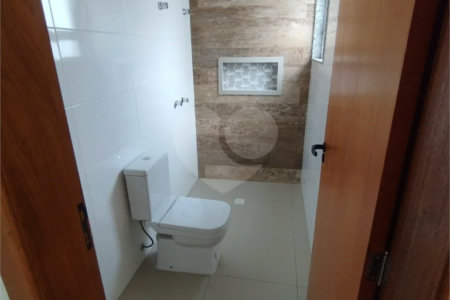 Sobrado à venda, 3 suítes, garagem, a 300 m do metrô Vila Matilde