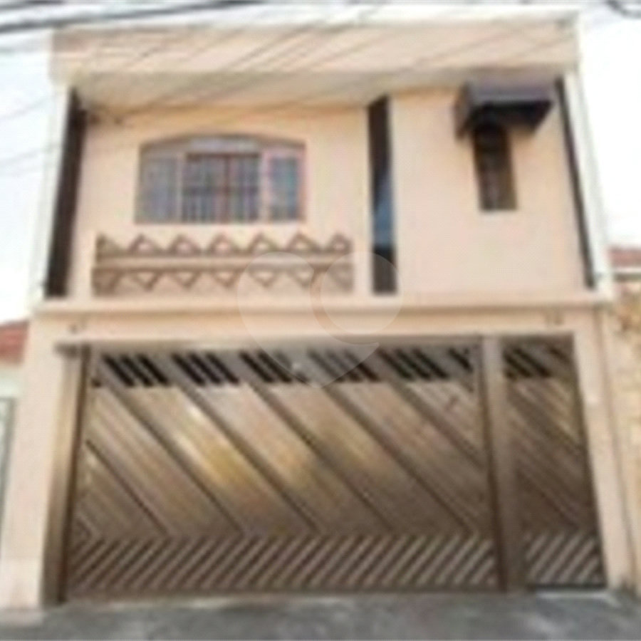 Casa à venda com 250 m², 6 quartos, sendo 1 suíte, 5 banheiros, 2 vagas, próxima à estação de metrô Vila Matilde,