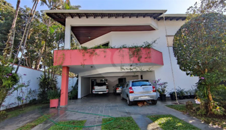 Sobrado à venda com 4 quartos, sendo 2 suítes,  em Interlagos, São Paulo, SP