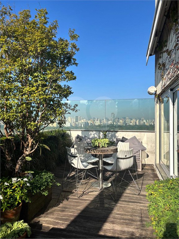 Apartamento à venda com 3 quartos, sendo 1 suíte, em Cerqueira César, São Paulo, SP