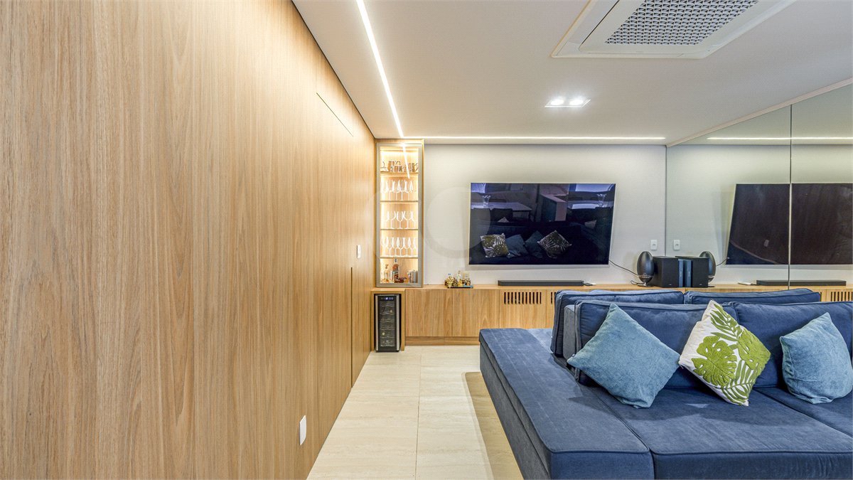 Apartamento à venda com 3 quartos, sendo 1 suíte, em Vila Uberabinha, São Paulo, SP