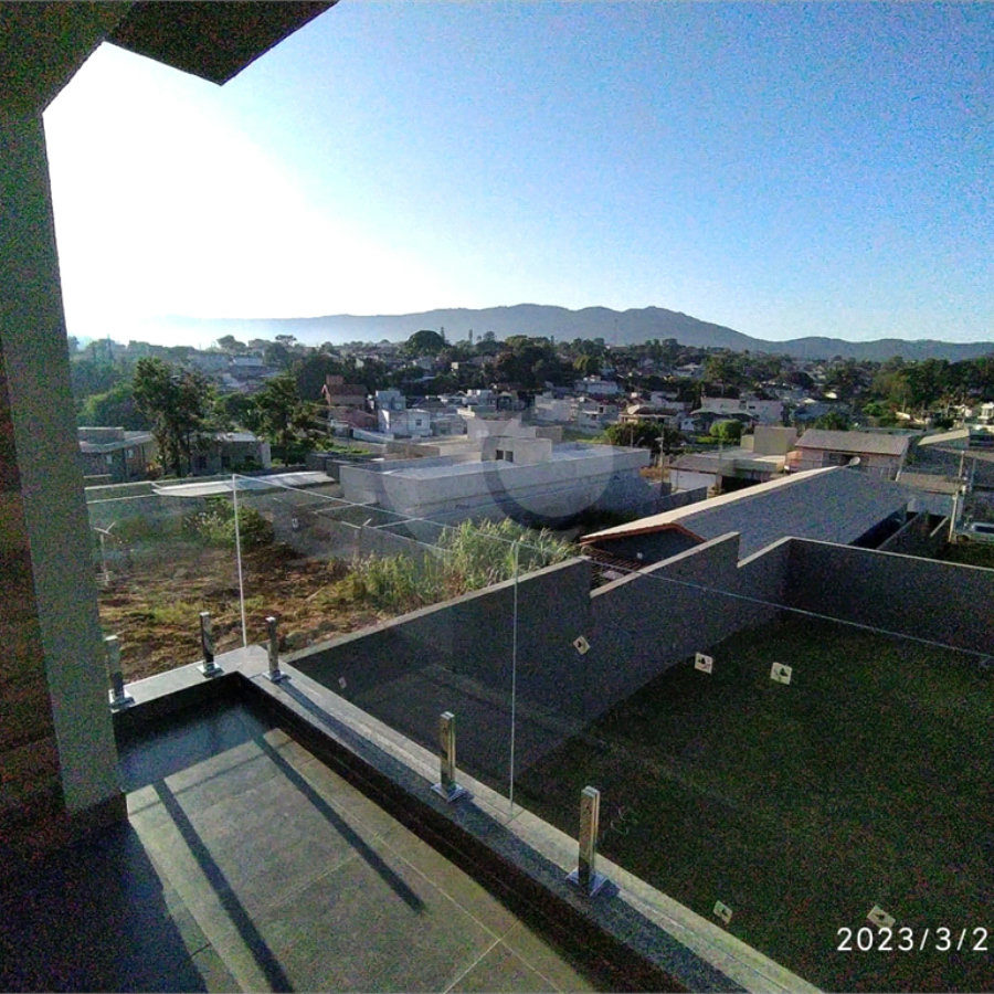 Sobrado à venda com 3 suítes em Jardim do Lago, Atibaia, SP