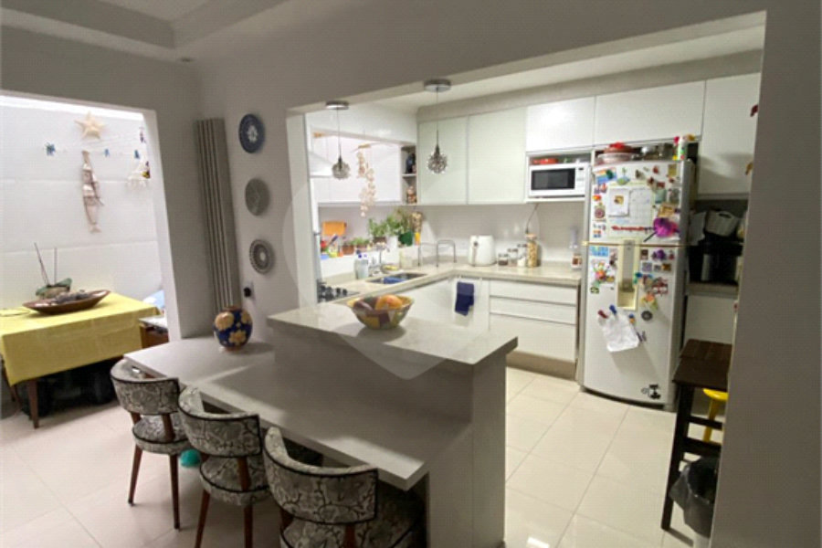 Casa à venda com 3 quartos, sendo 1 suíte, no condomínio Residencial Santa Teresinha, São Paulo - SP