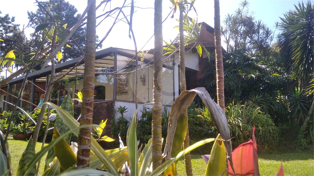 Casa à venda com 5 quartos, sendo 3 suítes, no condomínio Alpes da Cantareira, Mairiporã - SP